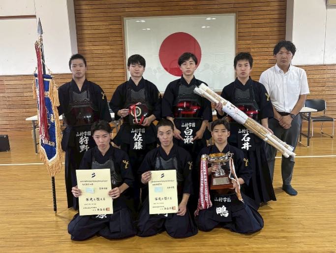 男子優勝　山村学園（埼玉）